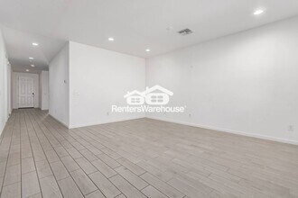 6824 W Vly Vw Dr in Phoenix, AZ - Building Photo - Building Photo