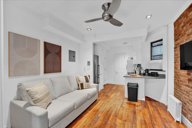 52 Barrow St in New York, NY - Building Photo - Building Photo