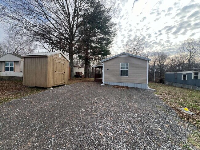 1050 Ross Ln in Clarksville, TN - Building Photo - Building Photo