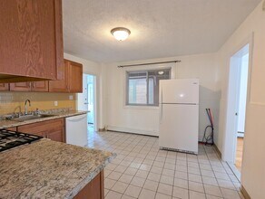 322 Lowell St, Unit 1 in Somerville, MA - Building Photo - Building Photo