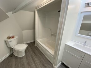 241 Bay St N in Hamilton, ON - Building Photo - Building Photo