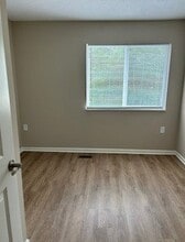 Plumly Townhomes in Barnesville, OH - Foto de edificio - Building Photo