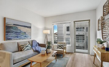 1760 NW 56th St, Unit 505 in Seattle, WA - Building Photo - Building Photo