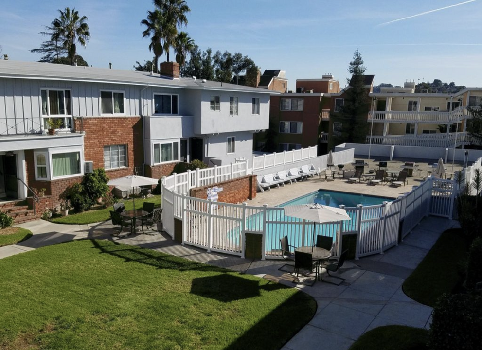 Los Feliz Arms in Los Angeles, CA - Foto de edificio