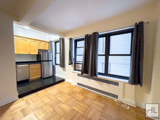 EAST 56 STREET, Unit 5J in New York, NY - Building Photo - Building Photo