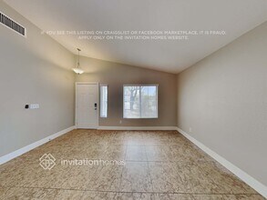 682 Emerald City Ave in Las Vegas, NV - Building Photo - Building Photo