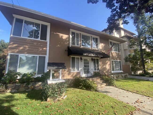 200 S Madison Ave in Pasadena, CA - Foto de edificio - Building Photo