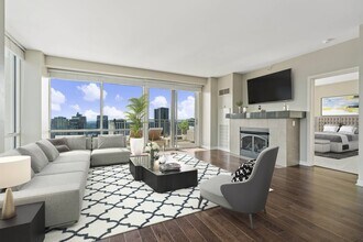 Flair Tower Apartments in Chicago, IL - Building Photo - Building Photo