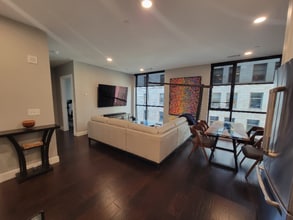 350 Oliver Ave, Unit 1208 in Pittsburgh, PA - Foto de edificio - Building Photo