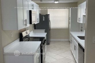 10221 Dolphin Rd in Cutler Bay, FL - Building Photo - Building Photo