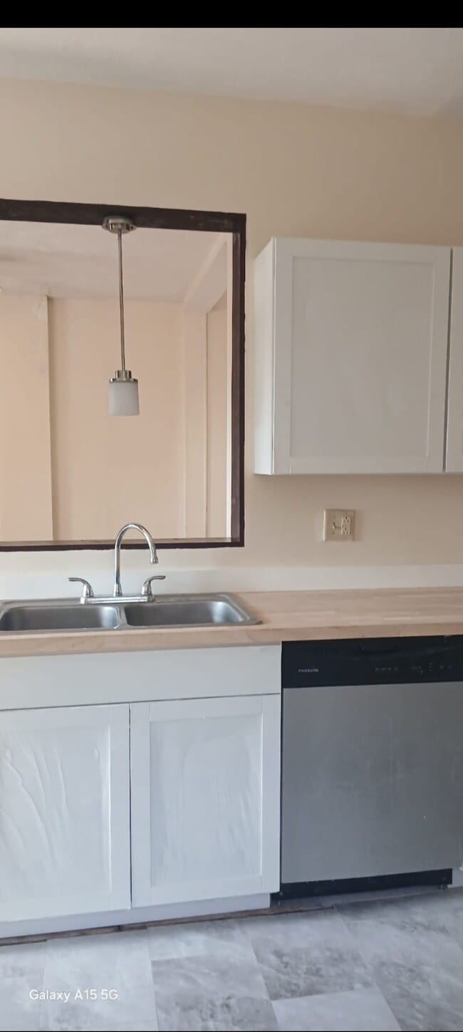 2214 Auburn Ave, Unit 3 in Cincinnati, OH - Foto de edificio - Building Photo