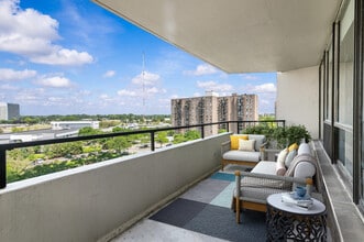 North Park Towers in Southfield, MI - Foto de edificio - Building Photo