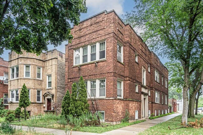 2424 W Hollywood Ave in Chicago, IL - Building Photo - Building Photo