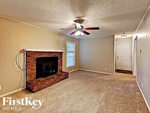 3908 S Summit Ridge Dr in Independence, MO - Building Photo - Building Photo