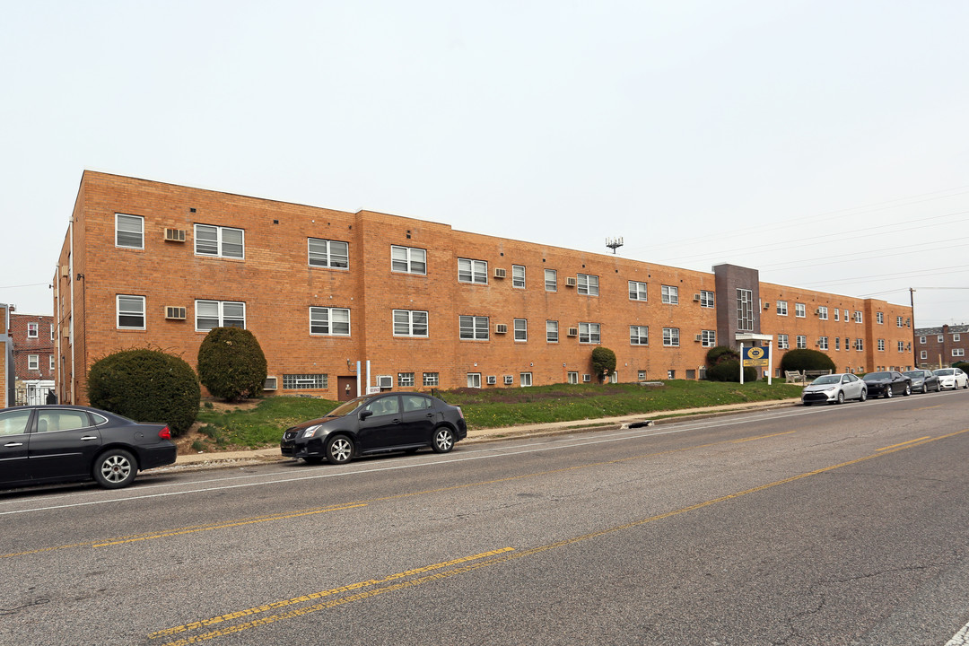 Tyson Arms in Philadelphia, PA - Building Photo