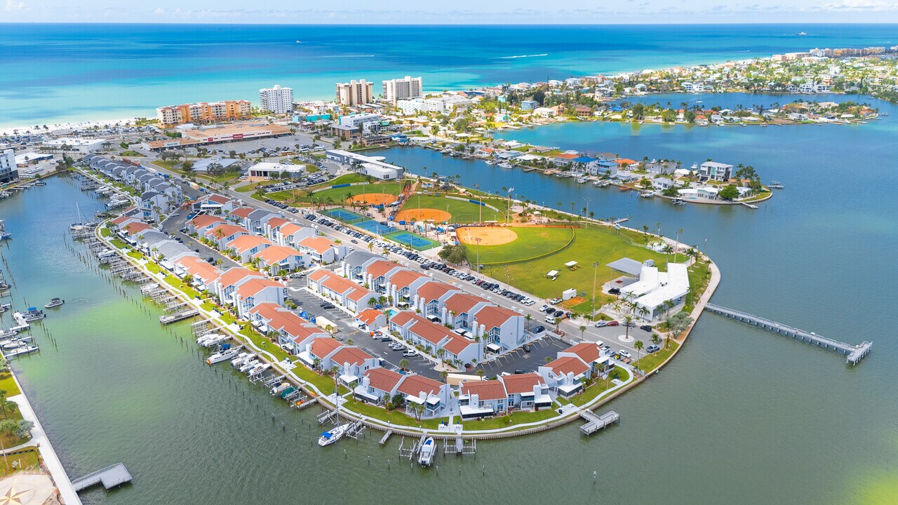 230 Medallion Blvd in Madeira Beach, FL - Building Photo