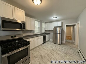 205 Chelsea St in Boston, MA - Building Photo - Building Photo