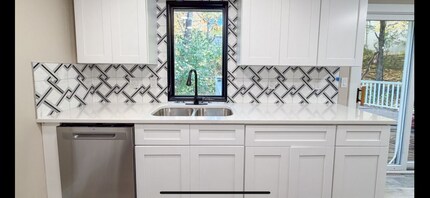 573 Maple Sq, Unit Studio in Wayzata, MN - Building Photo - Building Photo