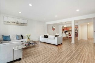 18324 Clark St, Unit 119 in Tarzana, CA - Building Photo