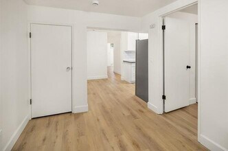 909 4th Ave N, Unit H in Seattle, WA - Building Photo - Building Photo