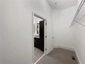 745 Fountainhead Ln NE, Unit 113 in Atlanta, GA - Building Photo - Building Photo