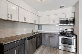 Henry on the Park Apartments in Philadelphia, PA - Foto de edificio - Building Photo