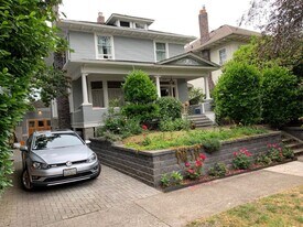 5727 17th Ave NE, Unit Ravenna Loft in Seattle, WA - Building Photo