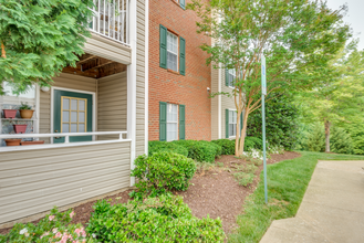 Crestview Apartments in Fredericksburg, VA - Building Photo - Building Photo