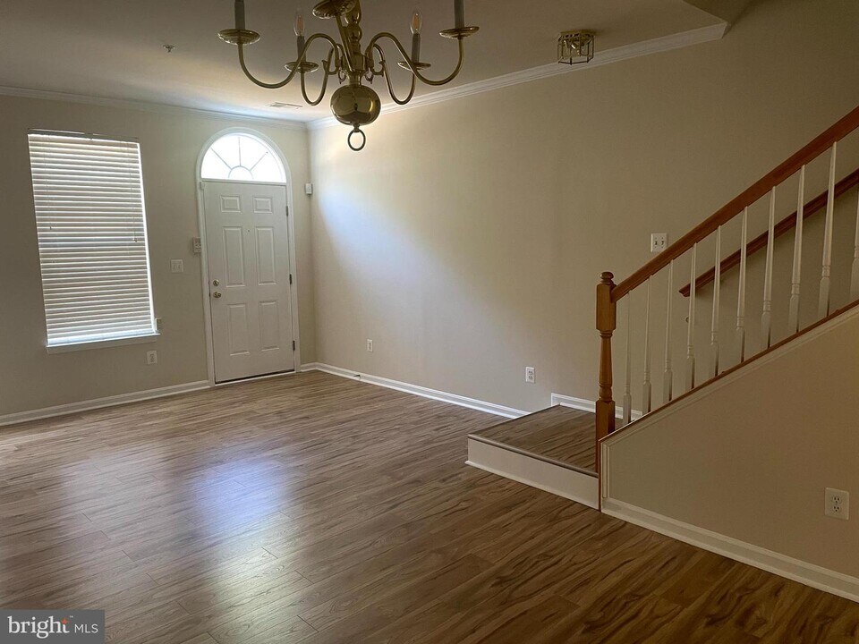 2665 Manhattan Pl-Unit -113 in Vienna, VA - Building Photo