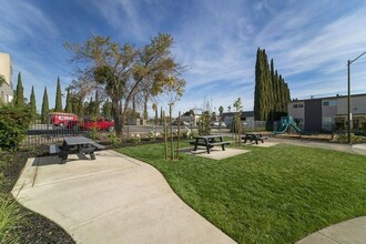 Elements at 1600 in Fairfield, CA - Foto de edificio - Building Photo