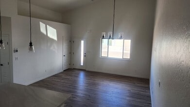 389 Hidden River Dr in Grand Junction, CO - Building Photo - Building Photo