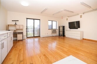 147-45 Barclay Ave in Queens, NY - Building Photo - Building Photo