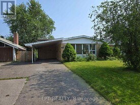 71 Deerfield Rd in Toronto, ON - Building Photo