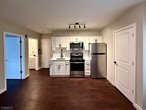 196 Spring St in Newton, NJ - Building Photo - Building Photo