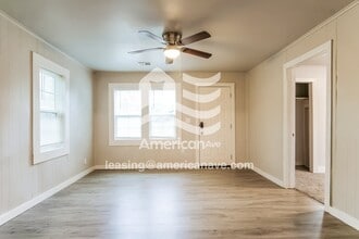 212 N Walnut Ave in Sand Springs, OK - Foto de edificio - Building Photo