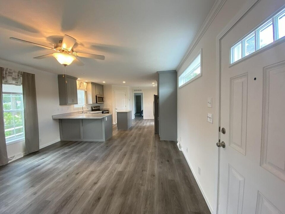 6 Squirrel Ct in Manchester Township, NJ - Building Photo