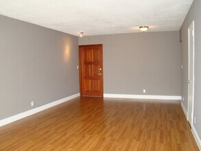 1941 NE 51st St-Unit -46 - Vegas in Fort Lauderdale, FL - Building Photo - Building Photo