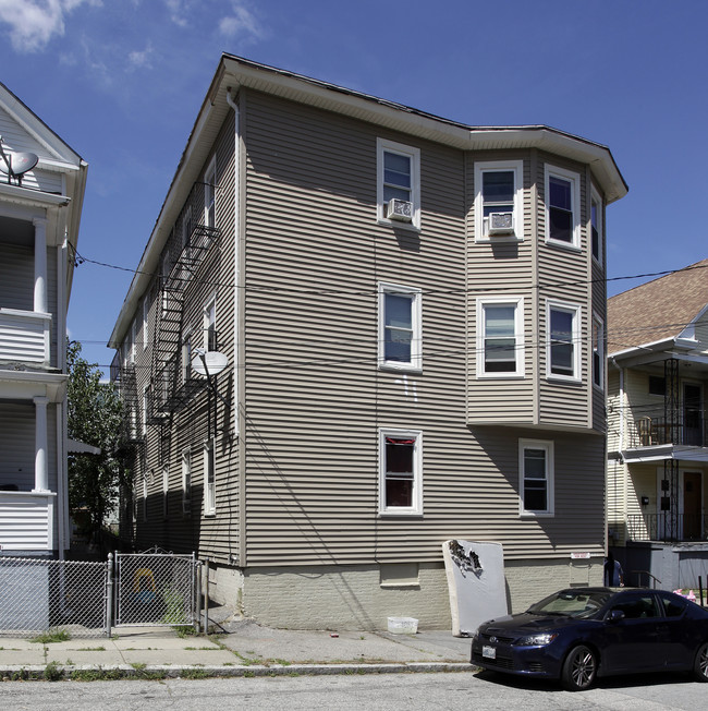 332 Hawkins St in Providence, RI - Foto de edificio - Building Photo