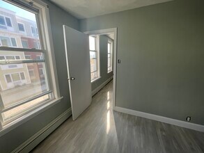 206 Paris St in Boston, MA - Building Photo - Building Photo