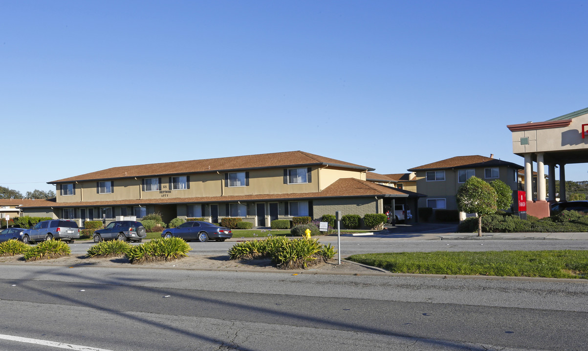 Driftwood Apartments in Marina, CA - Foto de edificio