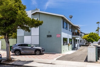 2328 Virginia Ave, Unit B in Santa Monica, CA - Foto de edificio - Building Photo