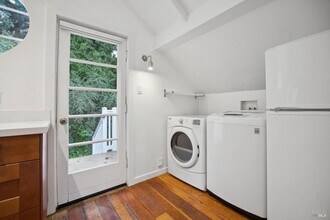 305 Montecito Dr in Corte Madera, CA - Building Photo - Building Photo