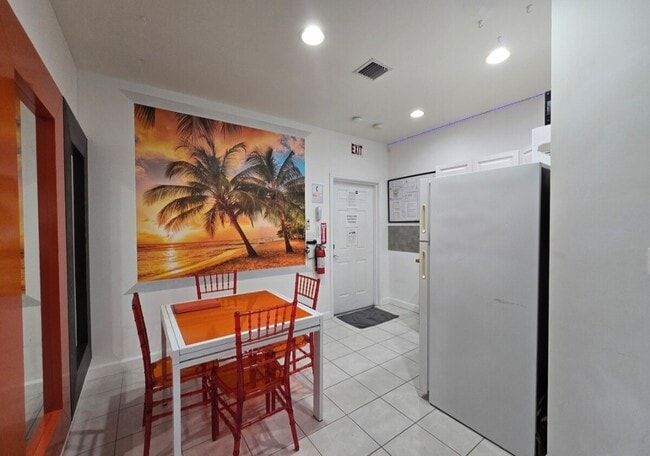 1922 Garfield St, Unit 2 Bed- Private outdoor in Hollywood, FL - Foto de edificio - Building Photo
