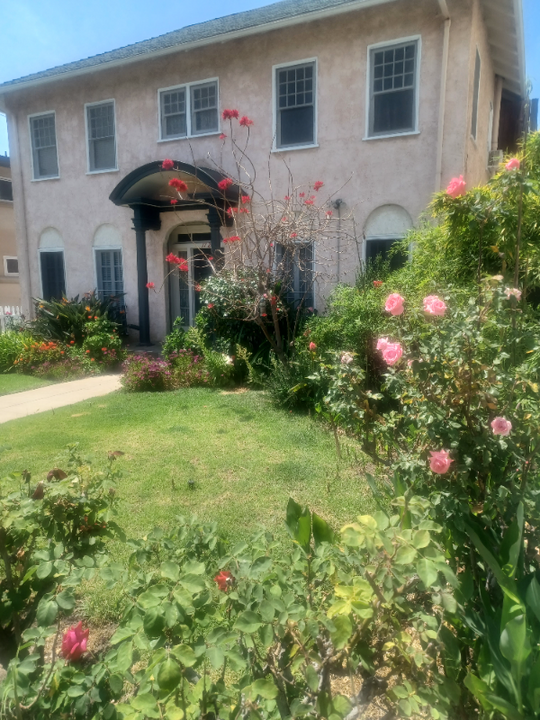 1727 Alexandria Ave in Los Angeles, CA - Building Photo