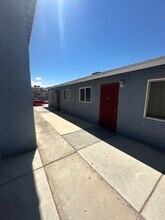 506 McKellar Cir, Unit 4 in Las Vegas, NV - Building Photo - Building Photo