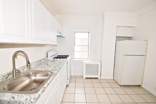 221 Lehrer Ave in Elmont, NY - Building Photo - Building Photo
