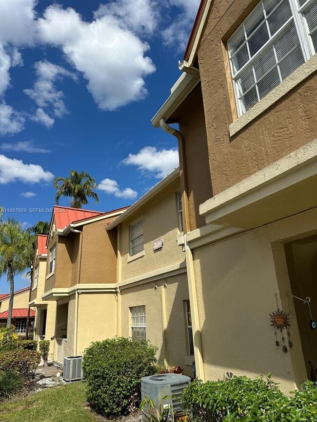 18304 NW 68th Ave in Hialeah, FL - Building Photo - Building Photo