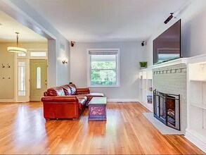 5842 Pershing Ave in St. Louis, MO - Building Photo - Building Photo