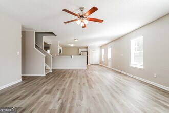 465 Pinevale Ct in College Park, GA - Building Photo - Building Photo