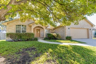 1319 Dime Box Cir in New Braunfels, TX - Building Photo